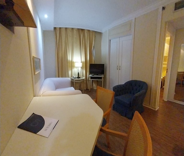 CHARMOSO FLAT NA VILA OLIMPIA