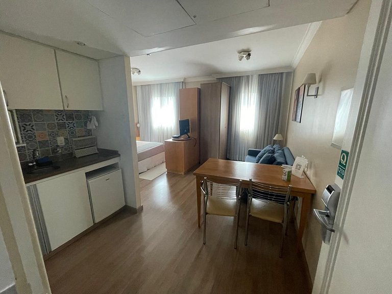 Charmoso Flat na rua Oscar Freire